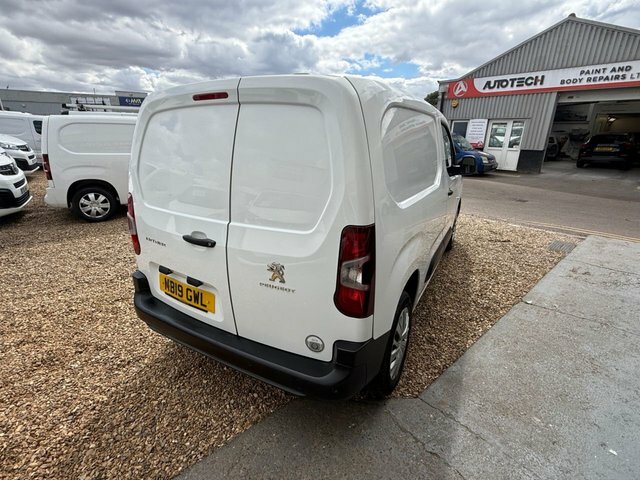 Peugeot Partner Bluehdi 1000 Professional Standard White