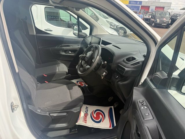 Vauxhall Combo Turbo D 2300 Sportive White #3