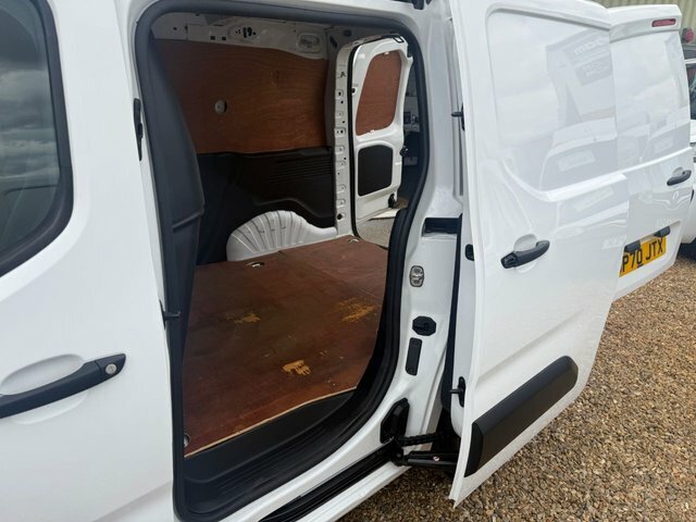Vauxhall Combo Turbo D 2300 Sportive White #5