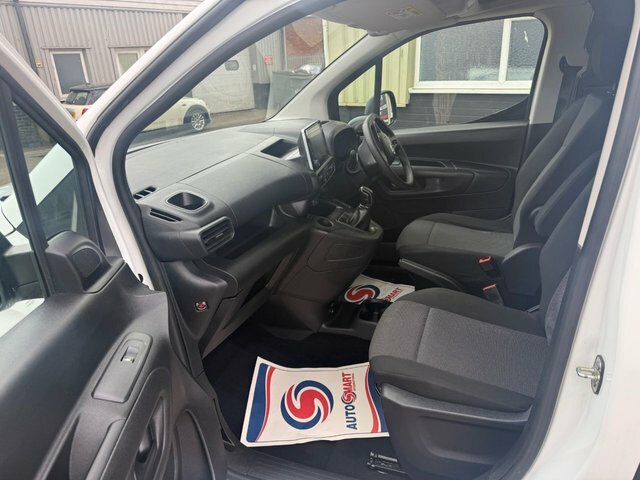 Vauxhall Combo Turbo D 2300 Sportive White #6