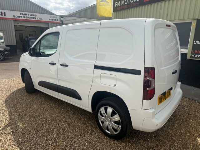 Vauxhall Combo Turbo D 2300 Sportive White #2