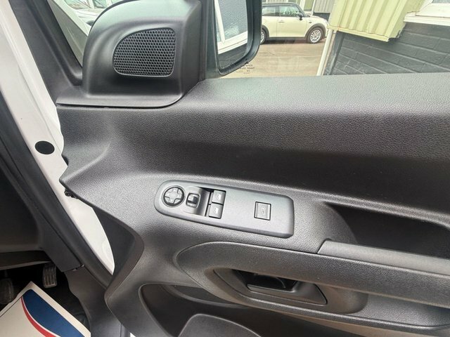 Vauxhall Combo 2300 1.5 Turbo D 100Ps H1 Sportive Van White #12