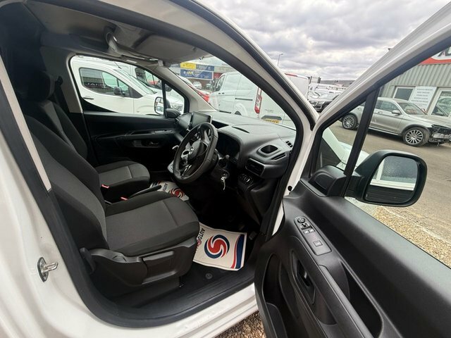 Vauxhall Combo Turbo D 2300 Sportive White #3