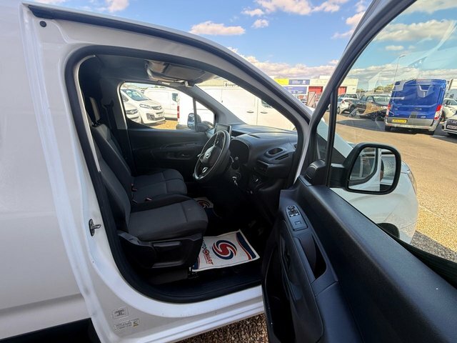 Vauxhall Combo Turbo D 2300 Sportive White #3