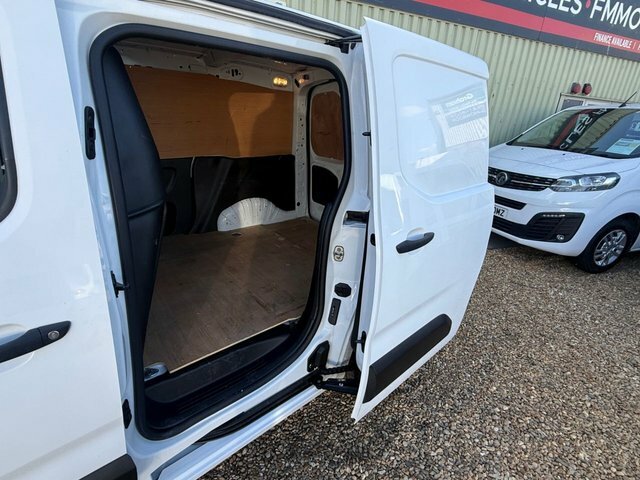 Vauxhall Combo Turbo D 2300 Sportive White #5