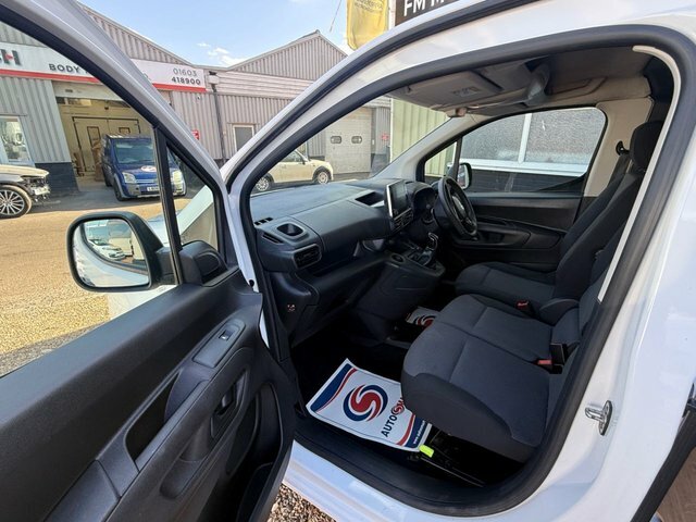 Vauxhall Combo Turbo D 2300 Sportive White #6