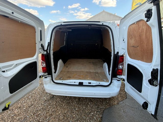 Vauxhall Combo Turbo D 2300 Sportive White #4