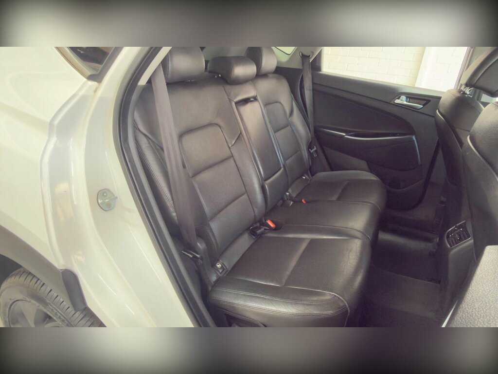 Hyundai Tucson 1.7 Crdi Blue Drive Premium Se Suv Dct White #4