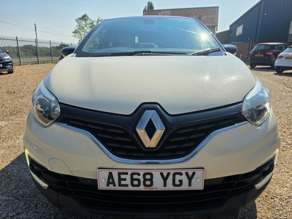 Renault Captur 0.9L Iconic White #4