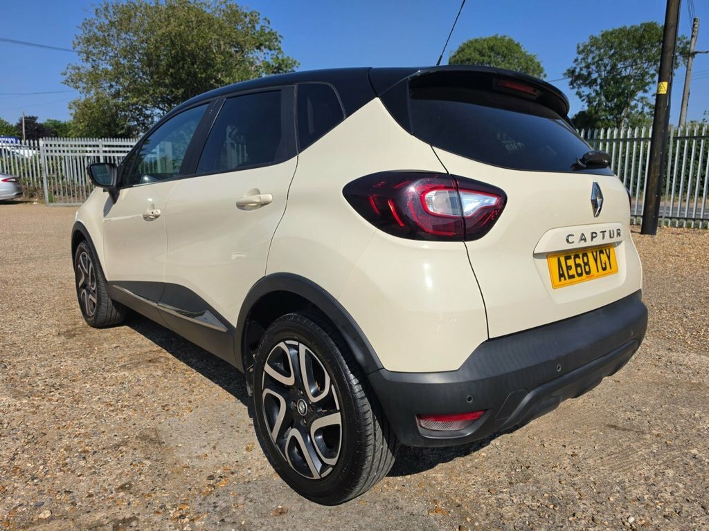 Renault Captur 0.9L Iconic White #6