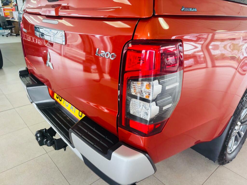 Mitsubishi L200 Pickup 2.4 Di-d Dc Barbarian 201616 Black #22