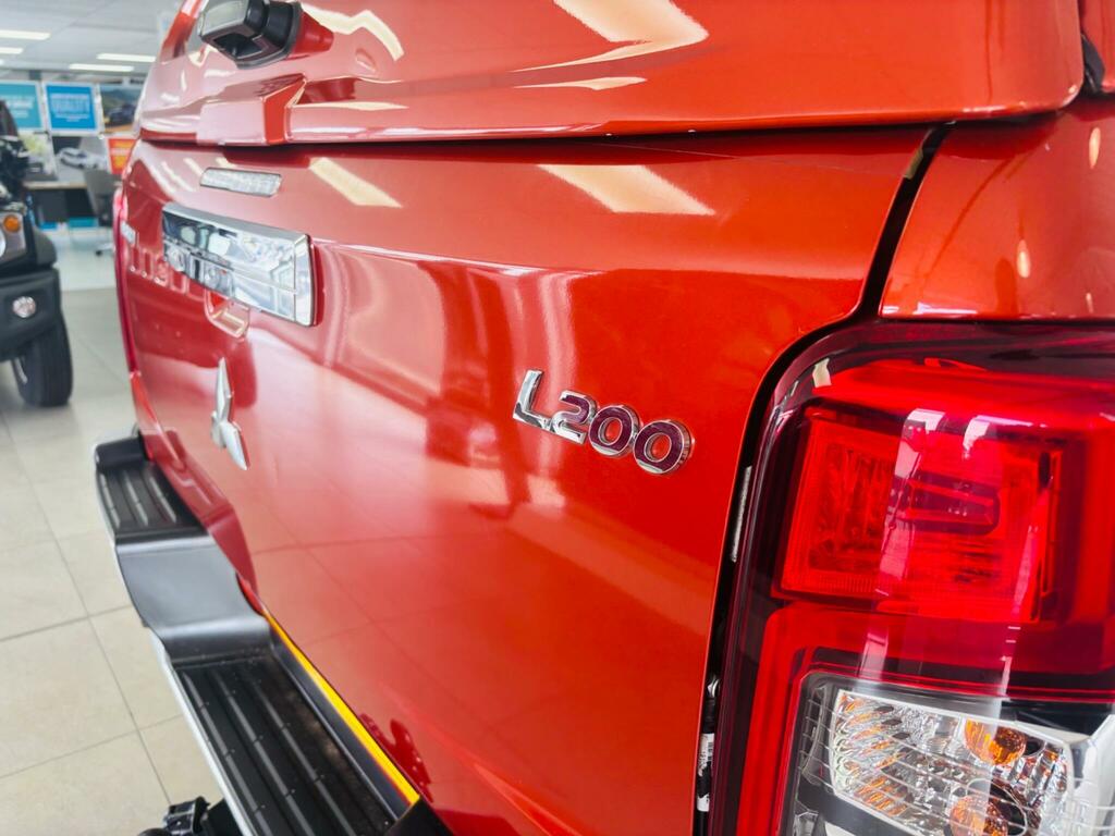 Mitsubishi L200 Pickup 2.4 Di-d Dc Barbarian 201616 Black #23