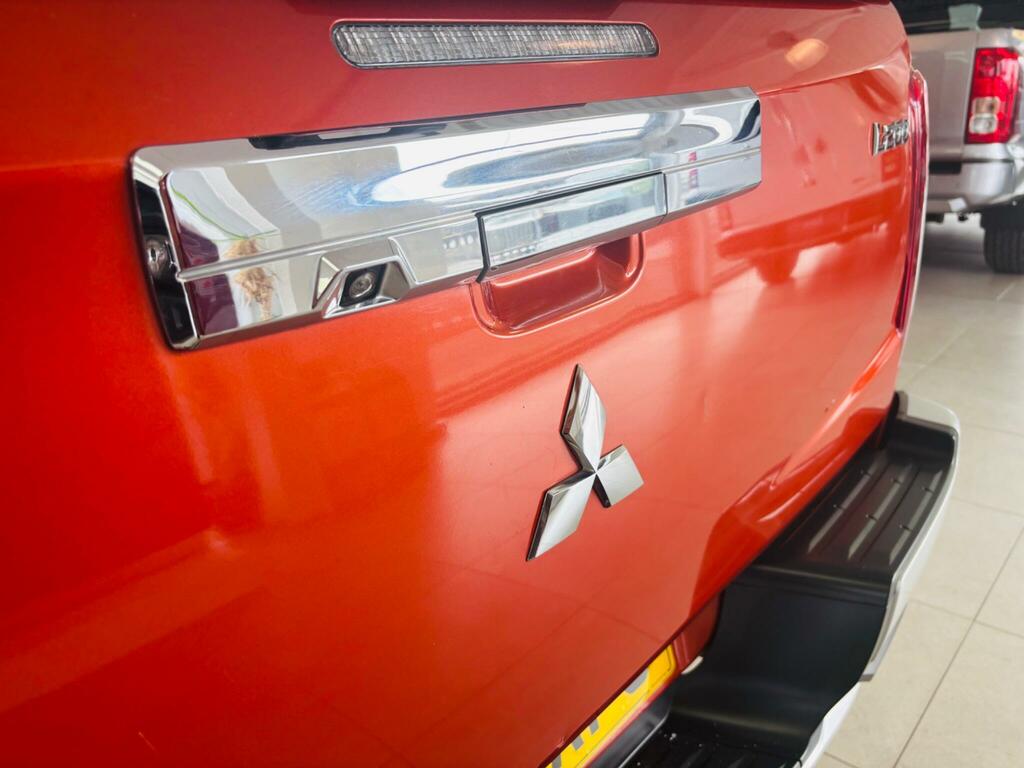 Mitsubishi L200 Pickup 2.4 Di-d Dc Barbarian 201616 Black #19