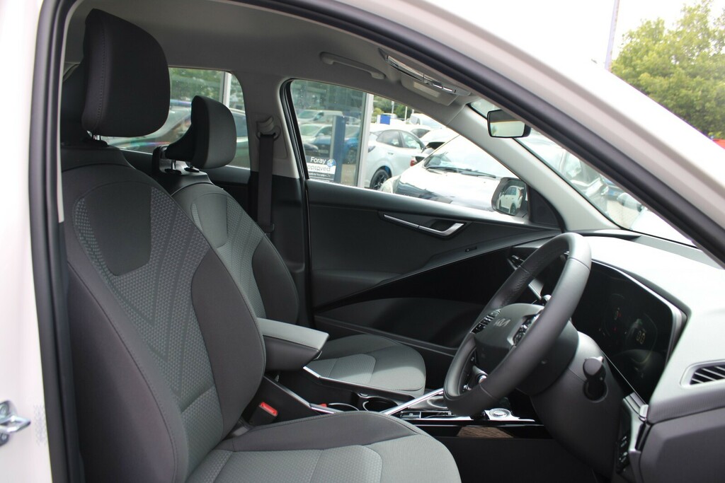 Kia Niro 1.6 Gdi 136 Hybrid Pure Dct LS26WRT White #6