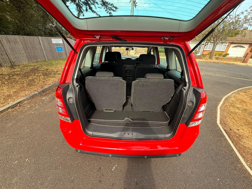 Vauxhall Zafira Mpv Red #23