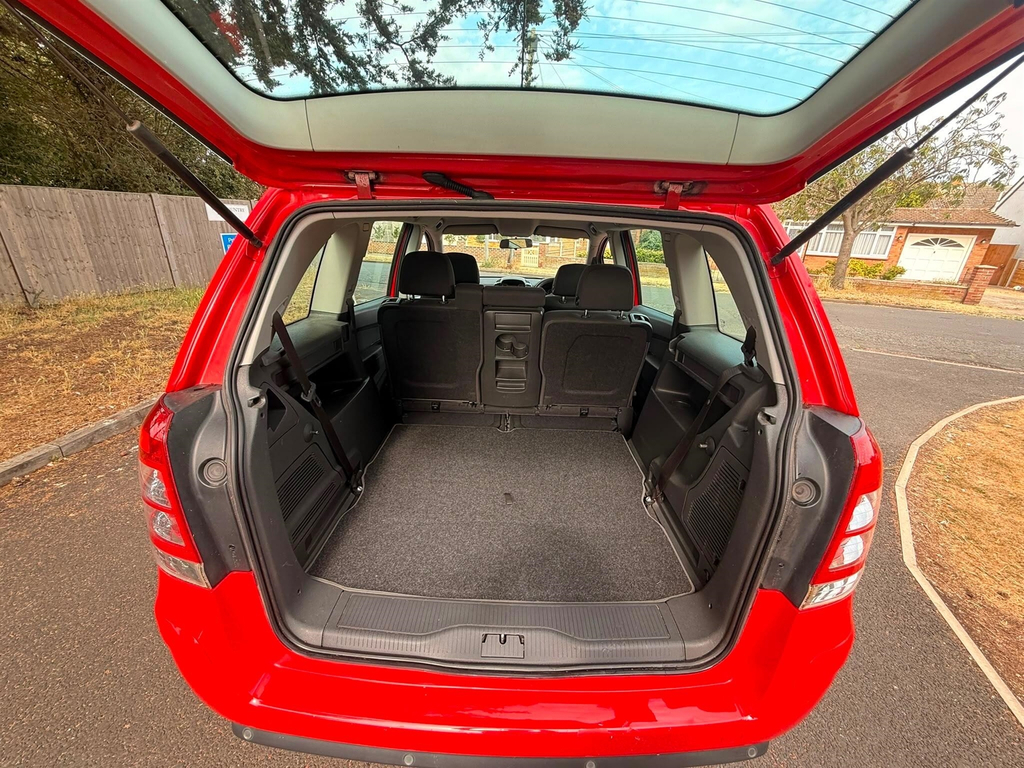 Vauxhall Zafira Mpv Red #17