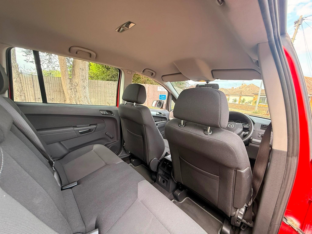 Vauxhall Zafira Mpv Red #16