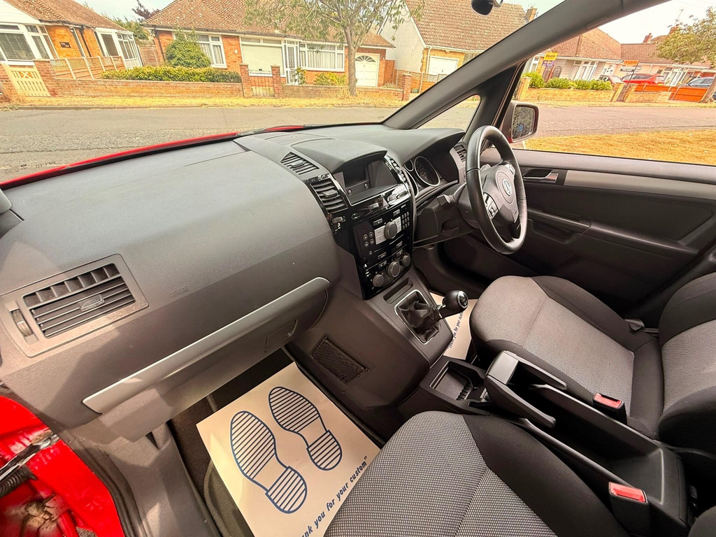 Vauxhall Zafira Mpv Red #21