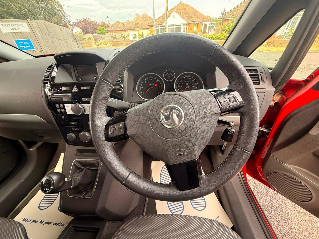 Vauxhall Zafira Mpv Red #15