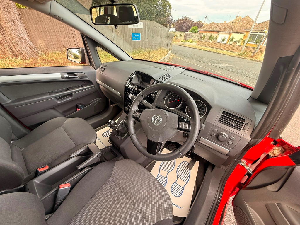 Vauxhall Zafira Mpv Red #8