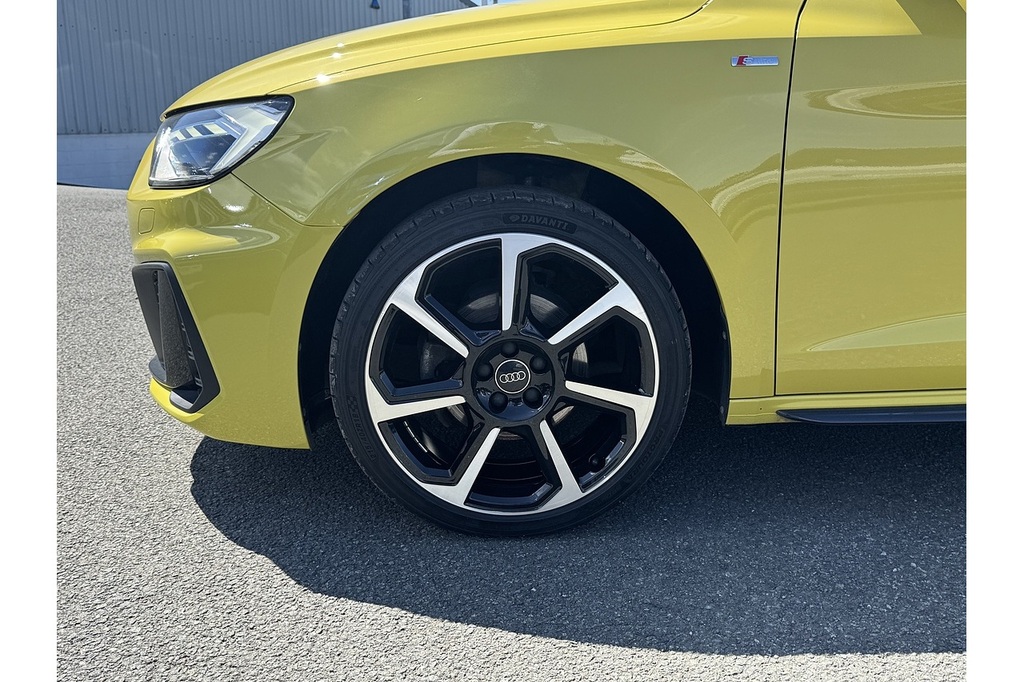 Audi A1 1.0 Tfsi 30 Black Edition Sportback WG23LSY Yellow #4
