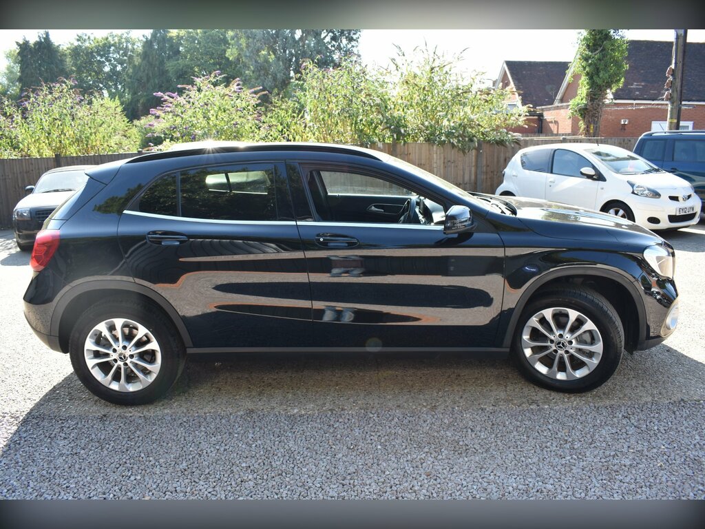 Mercedes-Benz GLA Class 1.6 Gla200 Se Suv Euro 6 Ss NJ68EDL Black #2
