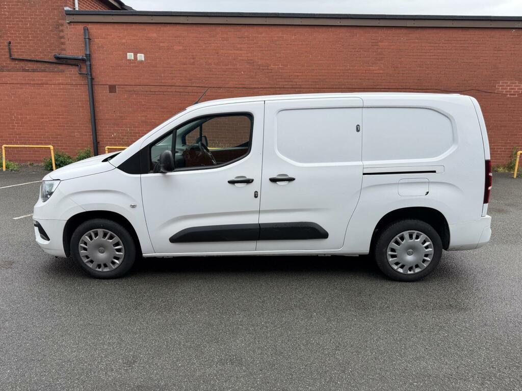 Vauxhall Combo 1.5-Turbo-d-2300-sportive-l2-h1-euro-6-ss-4dr #6