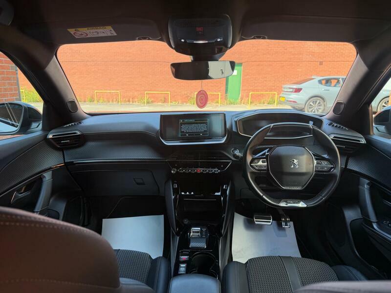 Peugeot e-2008 Allure Premium Black #17