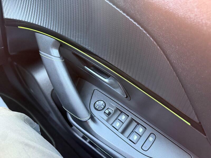 Peugeot e-2008 Allure Premium Black #18