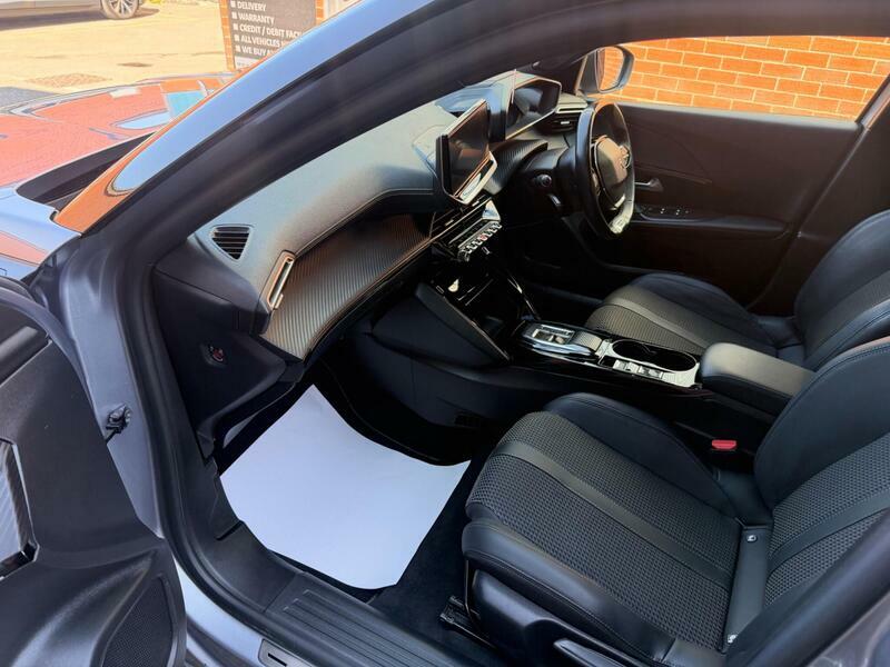 Peugeot e-2008 Allure Premium Black #16