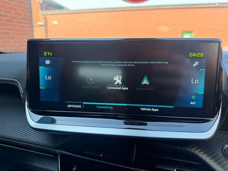 Peugeot e-2008 Allure Premium Black #21