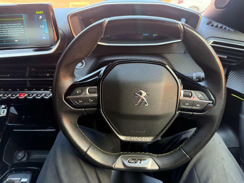 Peugeot e-2008 Allure Premium Black #10