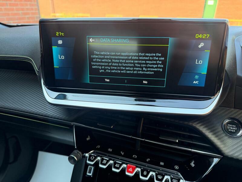 Peugeot e-2008 Allure Premium Black #20