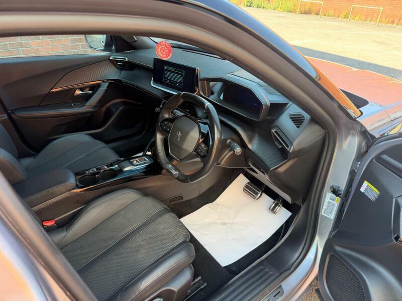 Peugeot e-2008 Allure Premium Black #11