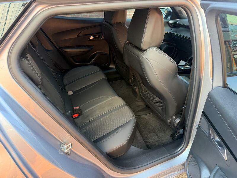Peugeot e-2008 Allure Premium Black #12