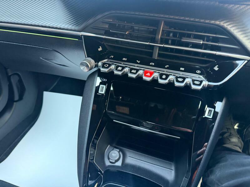 Peugeot e-2008 Allure Premium Black #19