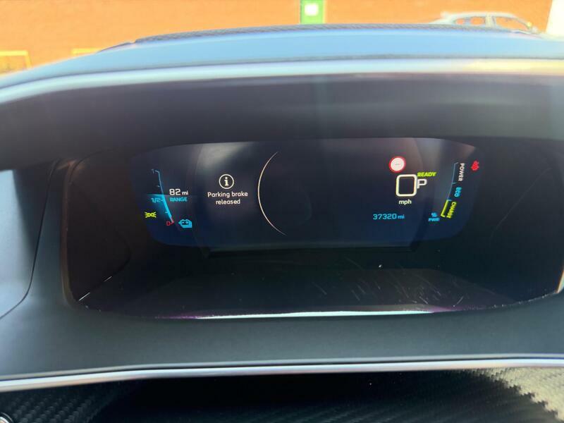 Peugeot e-2008 Allure Premium Black #9