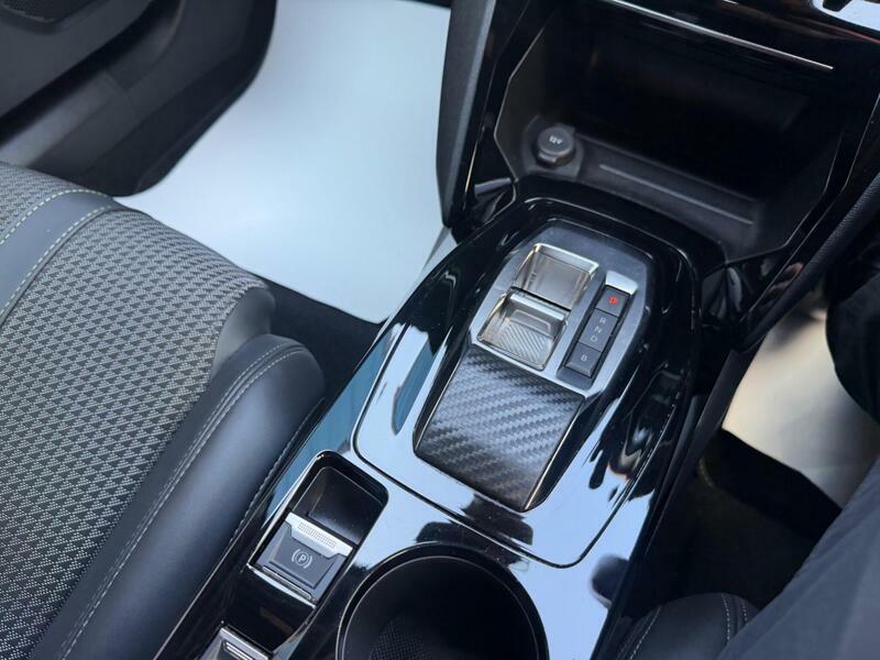 Peugeot e-2008 Allure Premium Black #23