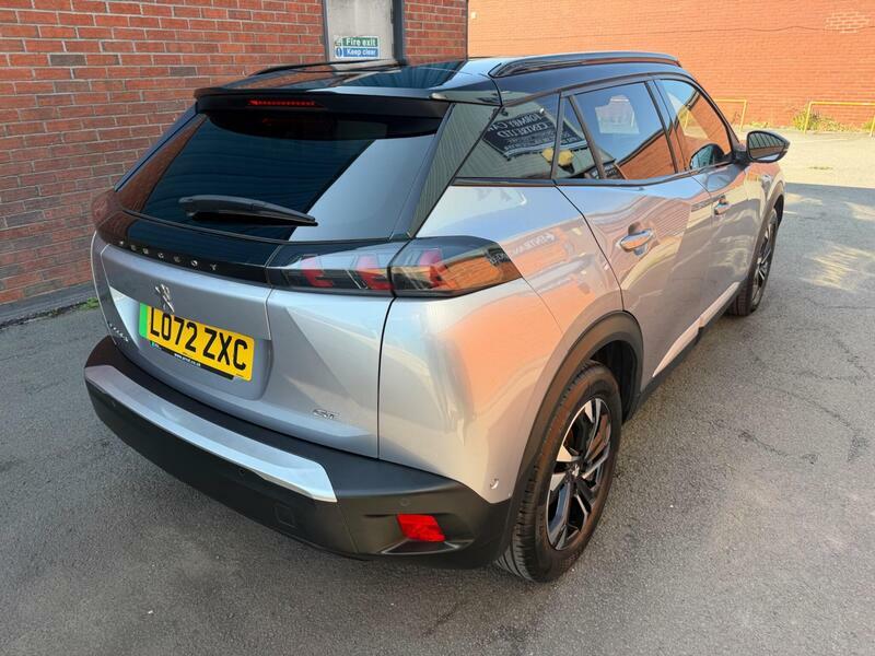 Peugeot e-2008 Allure Premium Black #3