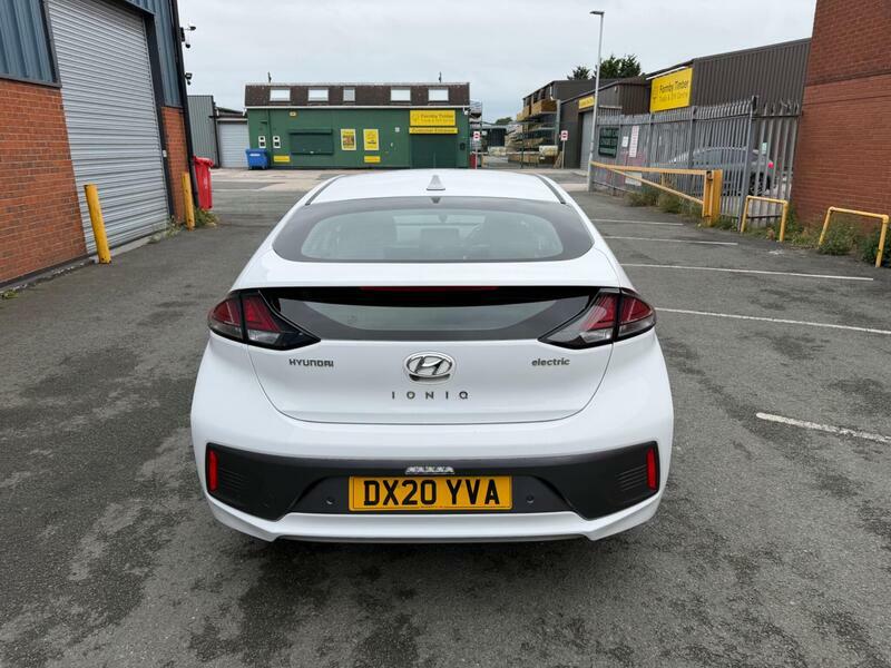 Hyundai Ioniq 38.3kwh-premium-auto-5dr White #4