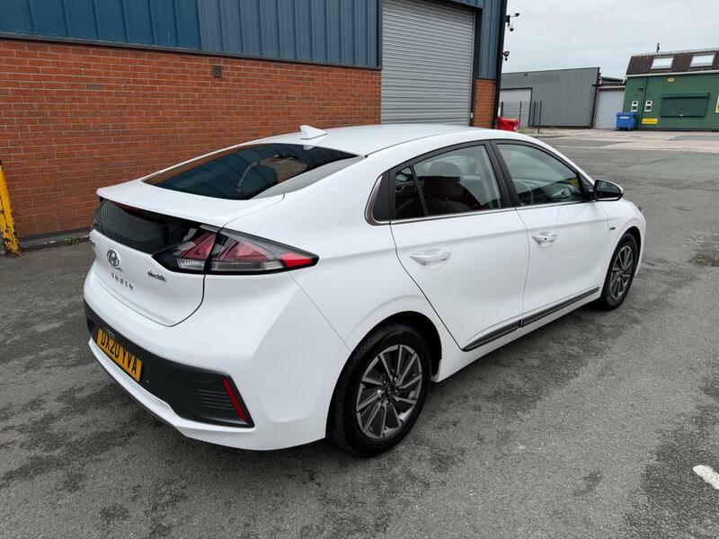 Hyundai Ioniq 38.3kwh-premium-auto-5dr White #3