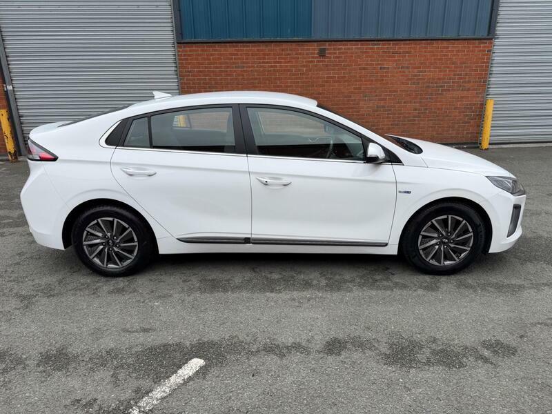 Hyundai Ioniq 38.3kwh-premium-auto-5dr White #2