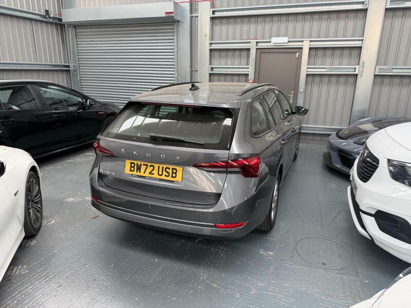 Skoda Octavia 2.0-Tdi-se-technology-dsg-euro-6-ss-5dr Grey #2