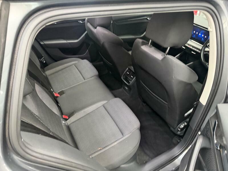 Skoda Octavia 2.0-Tdi-se-technology-dsg-euro-6-ss-5dr Grey #4