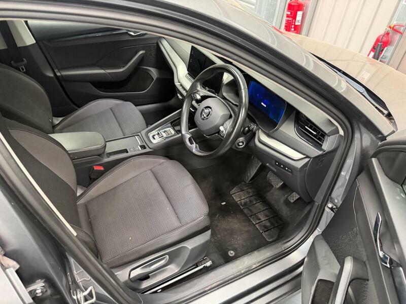 Skoda Octavia 2.0-Tdi-se-technology-dsg-euro-6-ss-5dr Grey #3