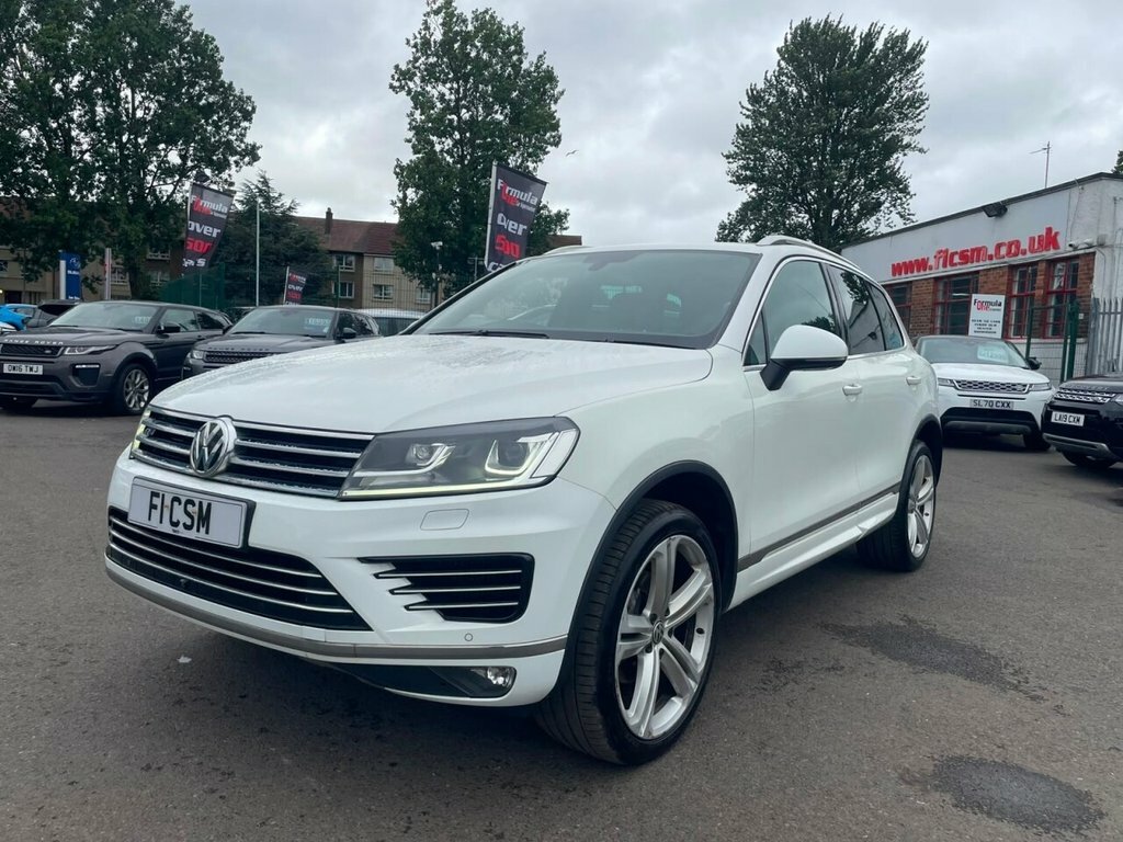 Volkswagen Touareg 3L R-line Plus RV67DNF White #3