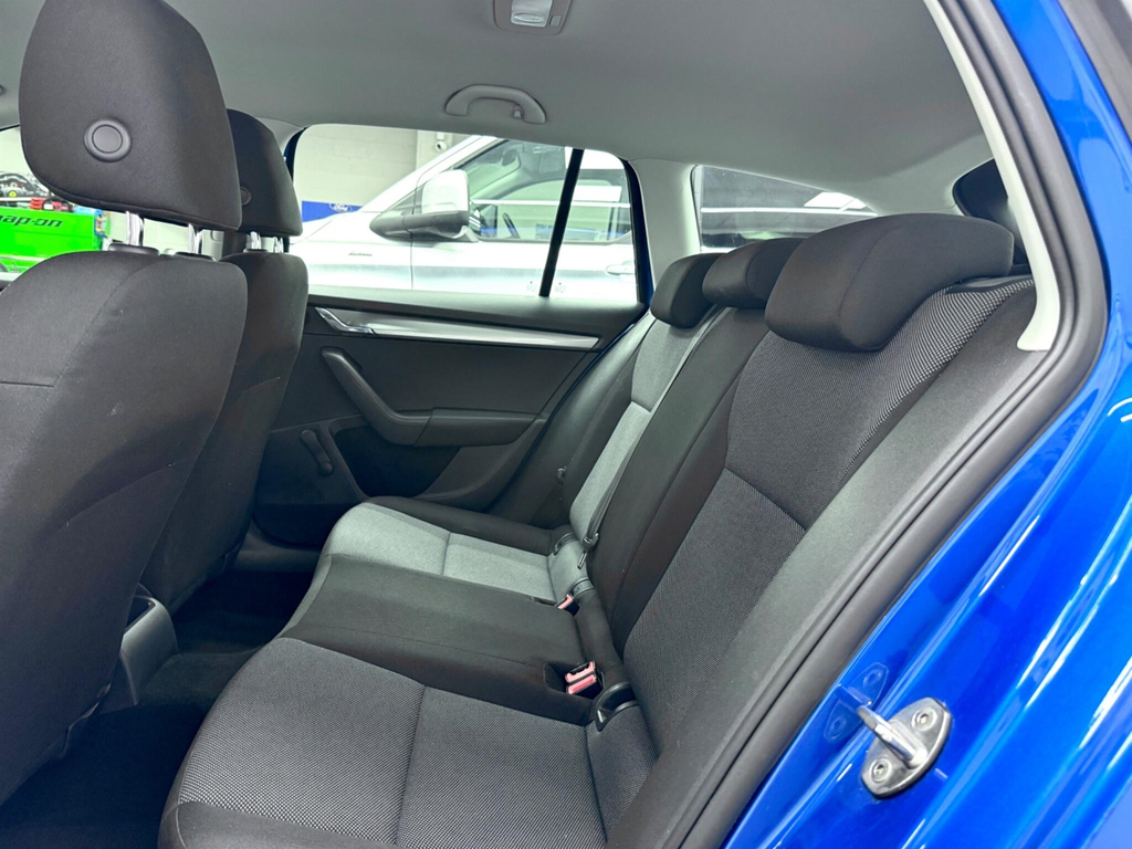 Skoda Octavia Estate 1.6 Tdi Se Euro 5 Ss 201515 Silver #14