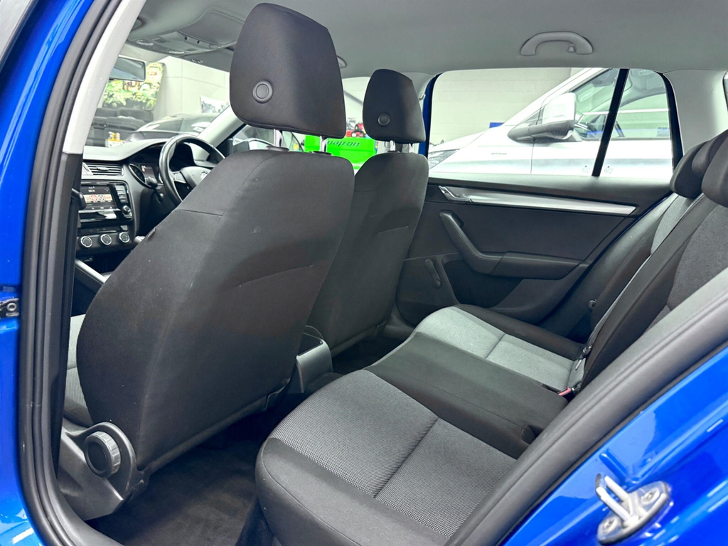 Skoda Octavia Estate 1.6 Tdi Se Euro 5 Ss 201515 Silver #8