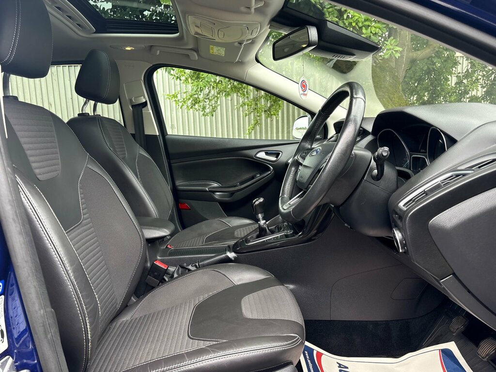 Ford Focus 1.5 Tdci Titanium X Hatchback Eu SB17UKM Blue #4
