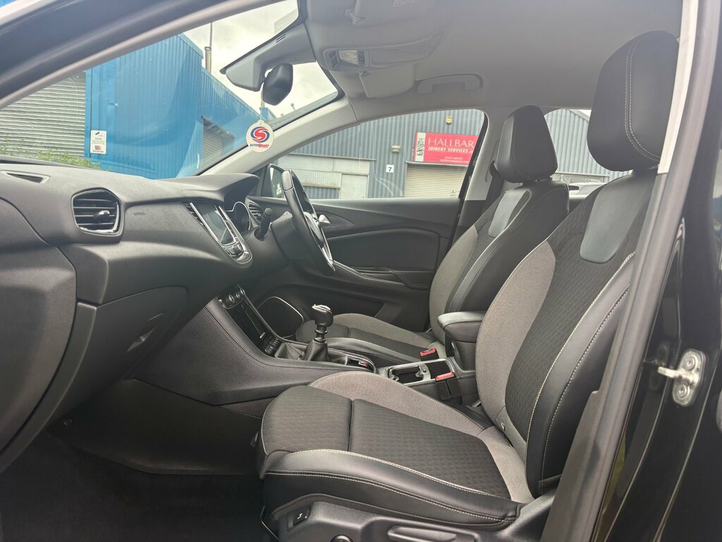 Vauxhall Grandland X 1.5 Turbo D Blueinjection Sport Nav Suv SG19ZXR Black #6